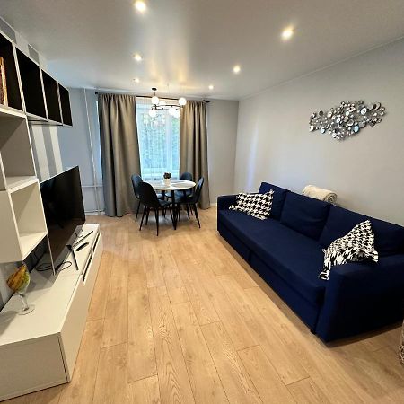 Parkside Escape: Stylish 1-Br Apartment Рига Екстериор снимка
