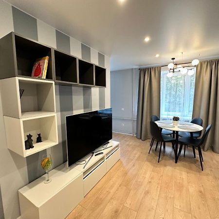 Parkside Escape: Stylish 1-Br Apartment Рига Екстериор снимка