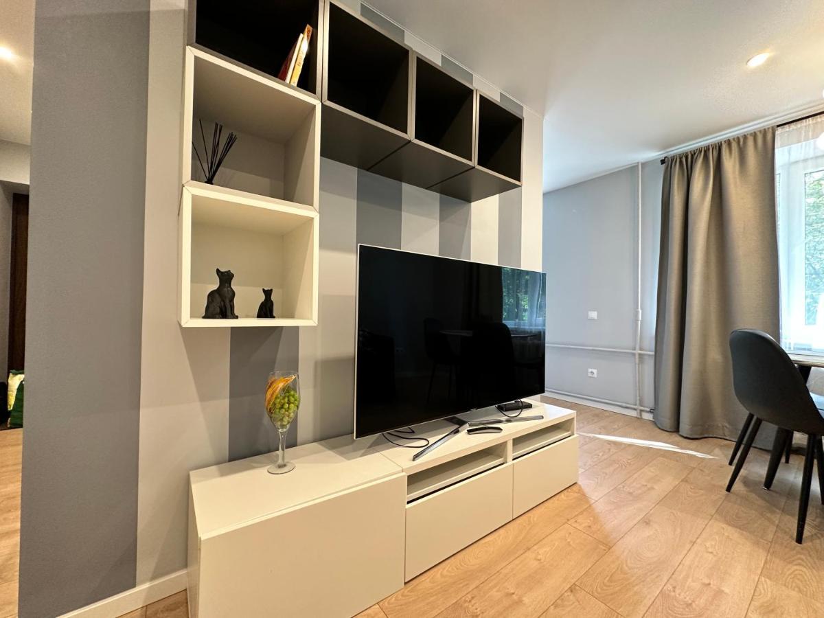 Parkside Escape: Stylish 1-Br Apartment Рига Екстериор снимка