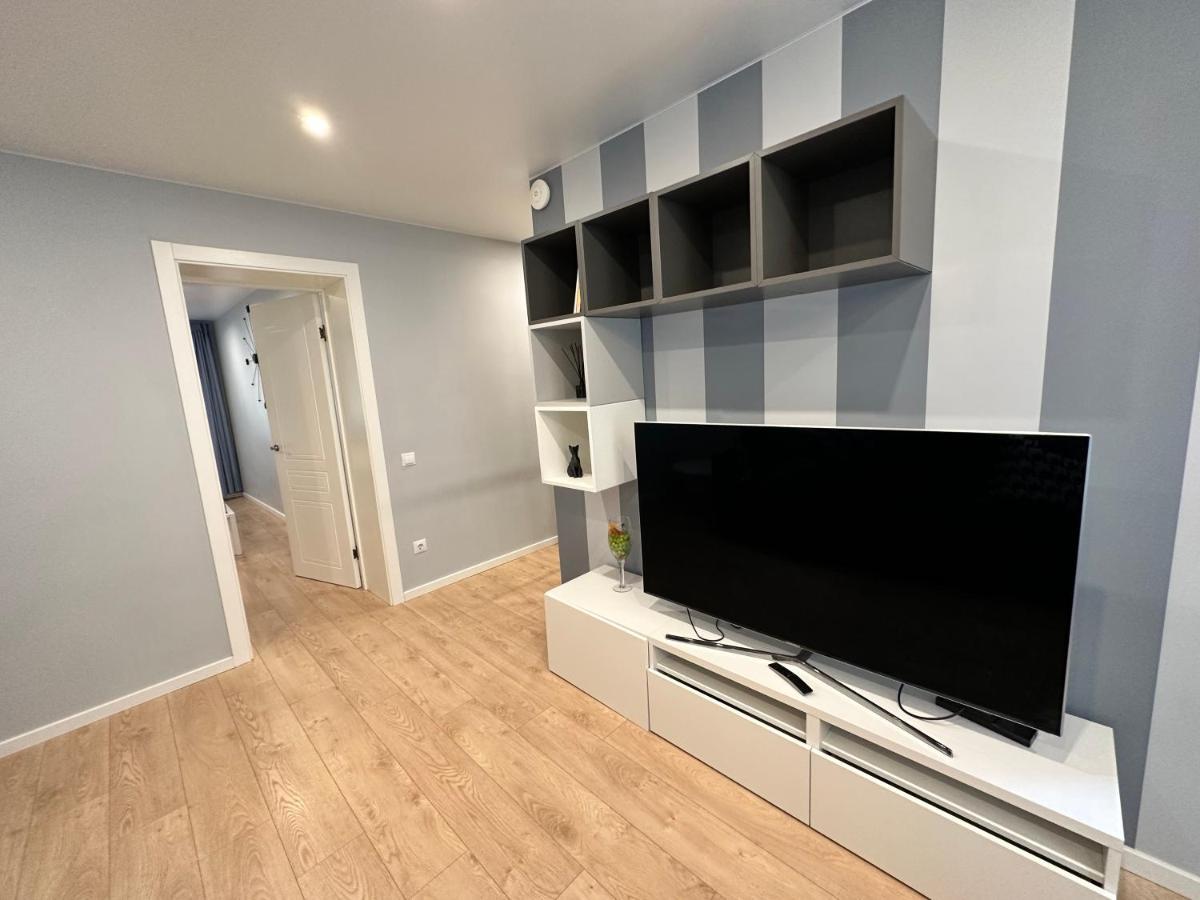 Parkside Escape: Stylish 1-Br Apartment Рига Екстериор снимка