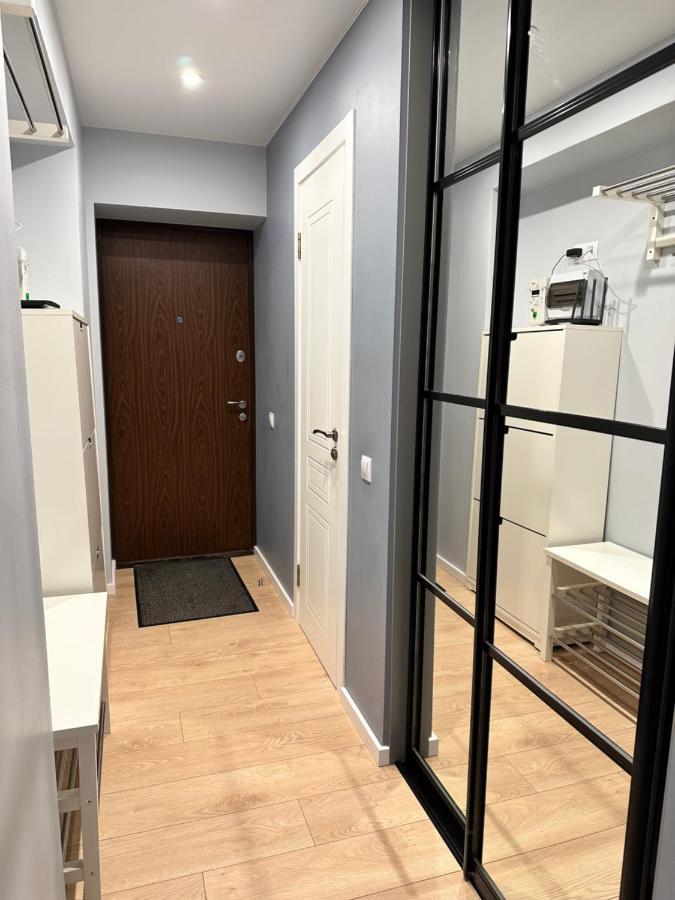 Parkside Escape: Stylish 1-Br Apartment Рига Екстериор снимка